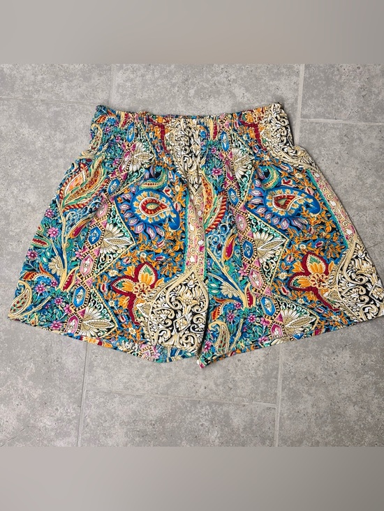 SHEIN Pants - SHEIN Vivid Multicolor Paisley High Waist Smocked Shorts - Light and flowy - M
